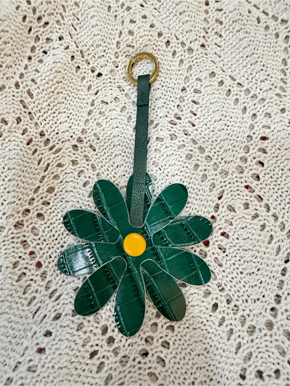 Songmont Leather White Daisy Key Chain Bag Charm - Picture 2 of 4